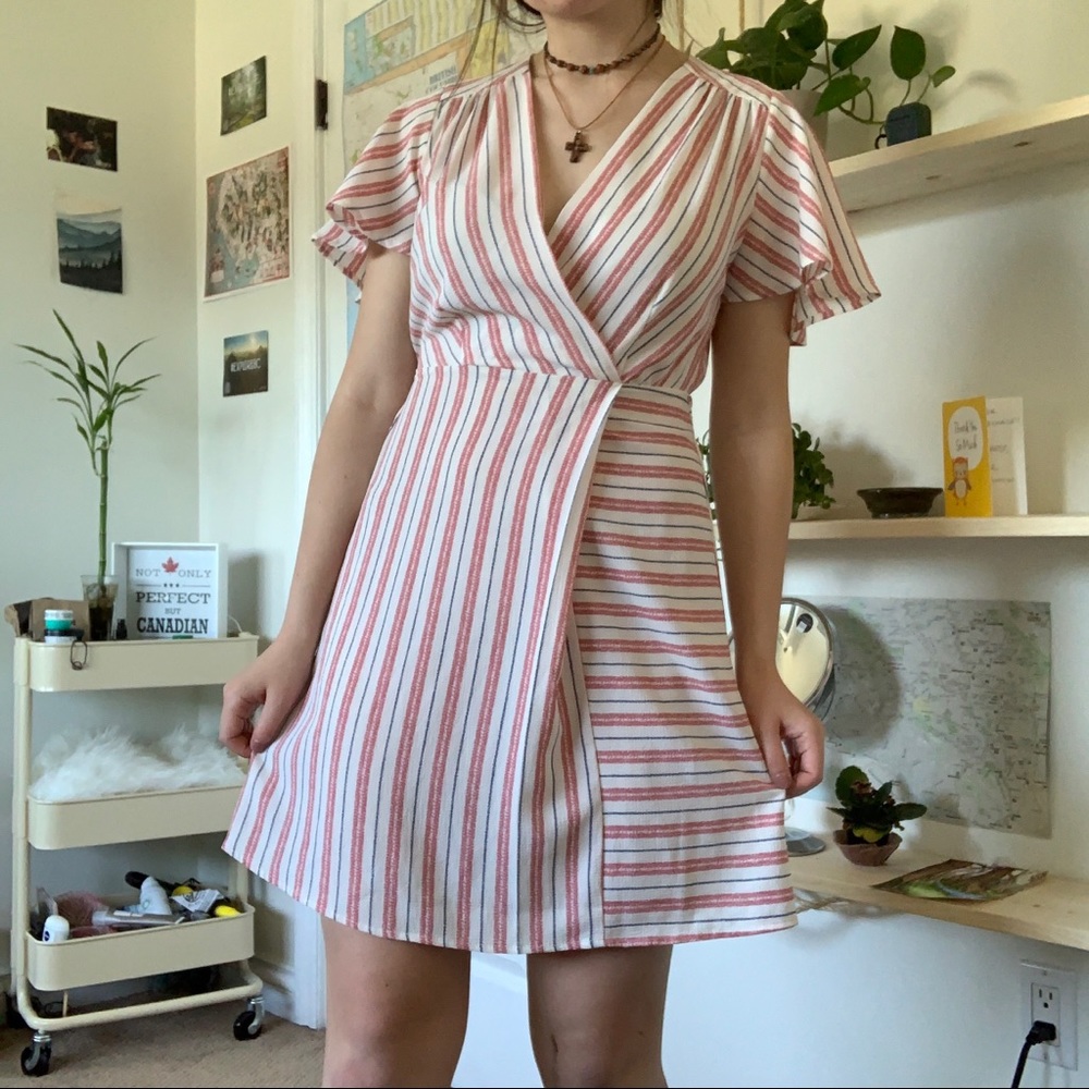 Beautiful Spring dress - Picture 2 of 4